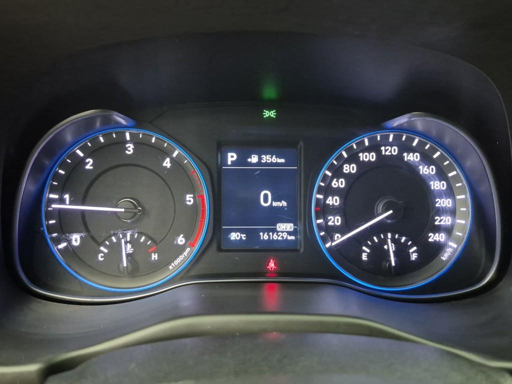 HYUNDAI Kona - Vista 7
