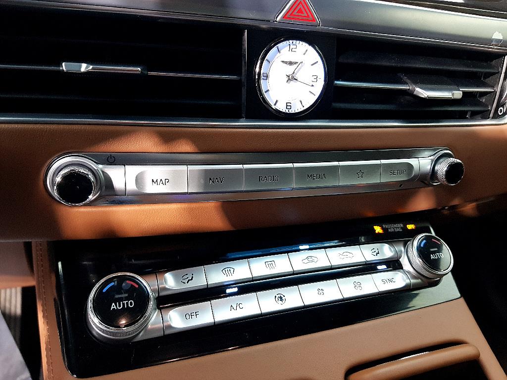 Genesis G90 - Vista 11
