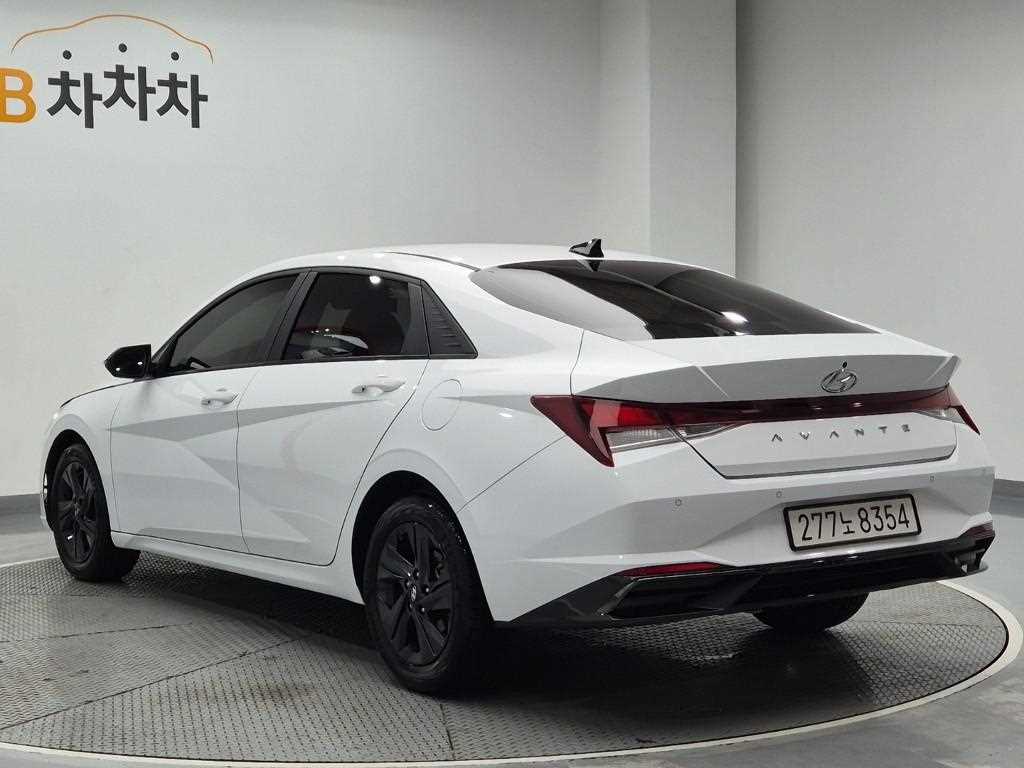 HYUNDAI Avante - Vista 2