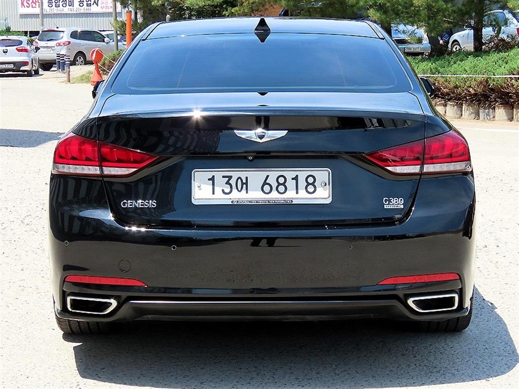 HYUNDAI Genesis - Vista 4
