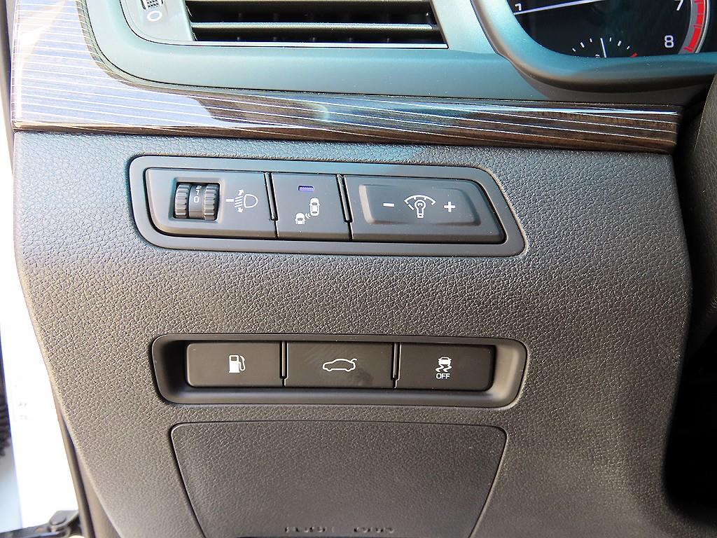 HYUNDAI Sonata - Vista 12