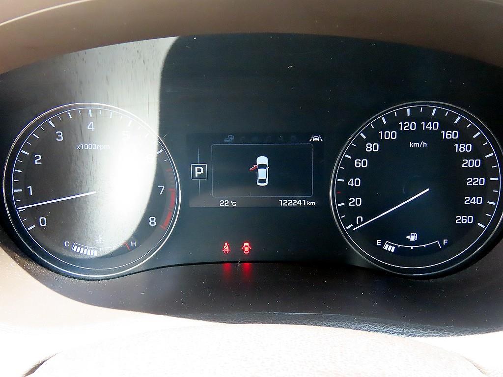 HYUNDAI Genesis - Vista 9