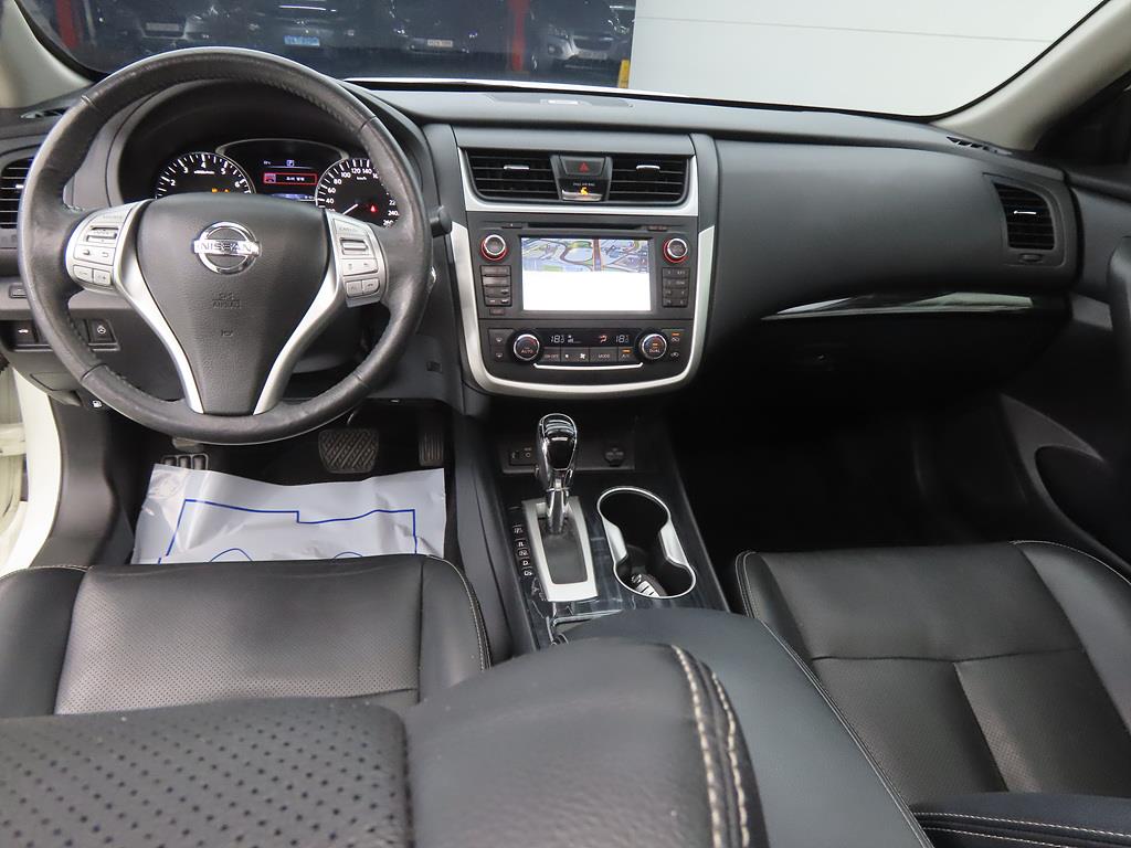 Nissan Altima - Vista 7