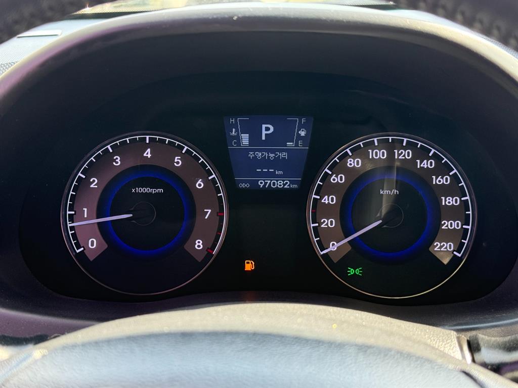HYUNDAI Accent - Vista 5