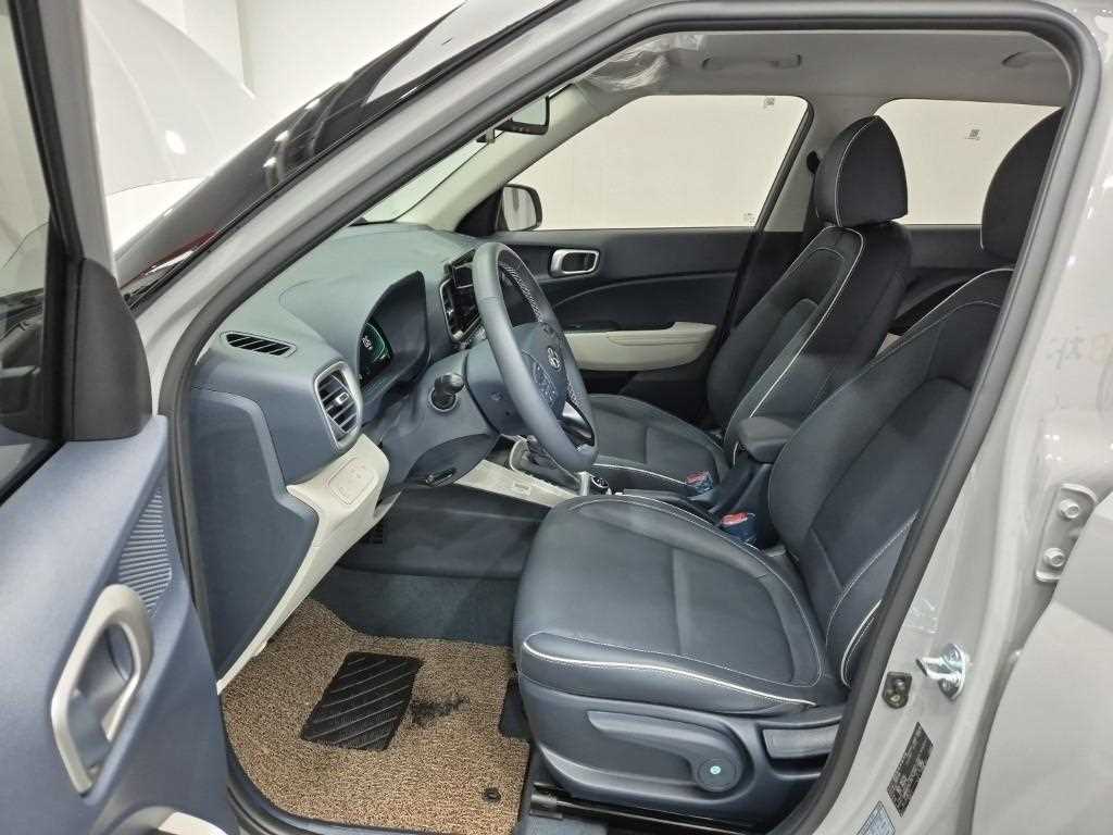 HYUNDAI Venue - Vista 11