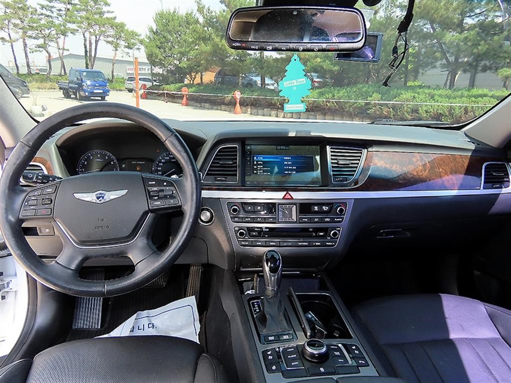 HYUNDAI Genesis - Vista 7
