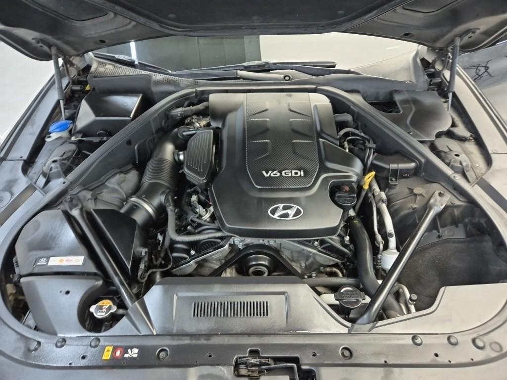 HYUNDAI Genesis - Vista 5