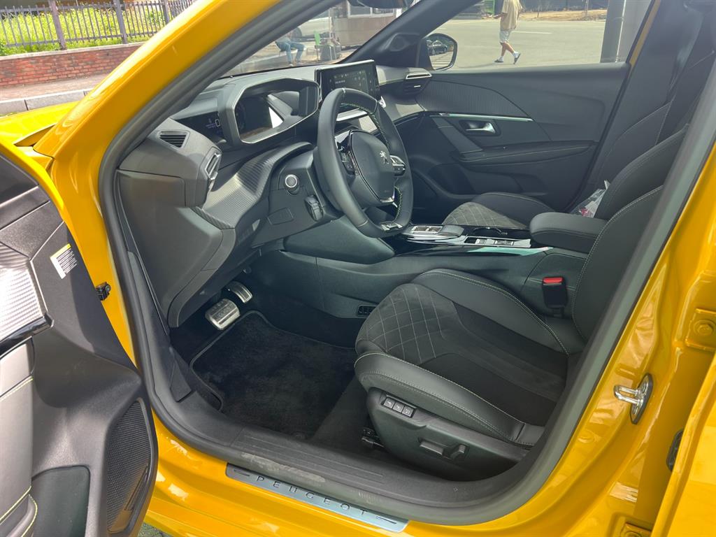 Peugeot 208 2023 Amarillo - Importación desde Corea - HF Imports Iquique - Foto 15