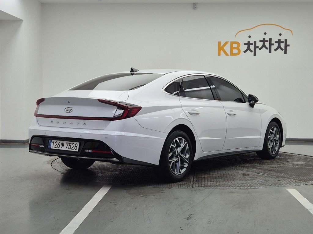 HYUNDAI Sonata - Vista 4