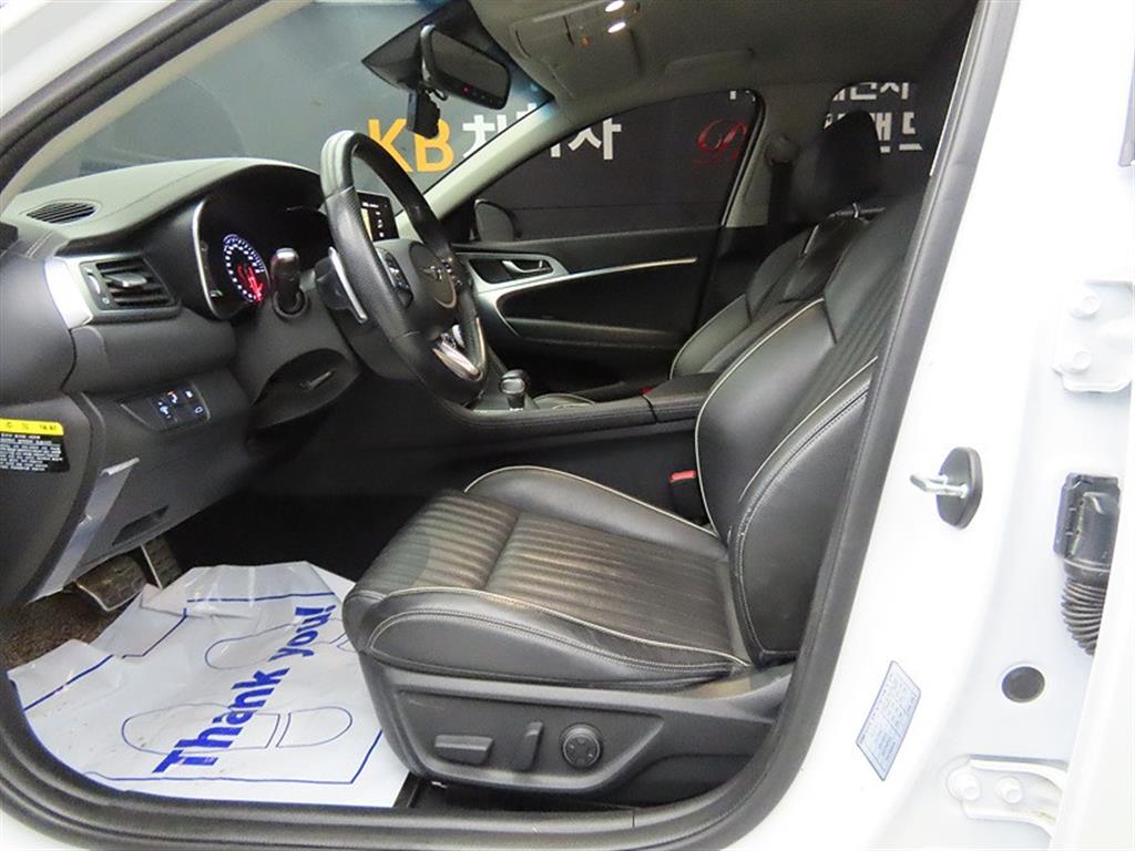 Genesis G70 - Vista 5