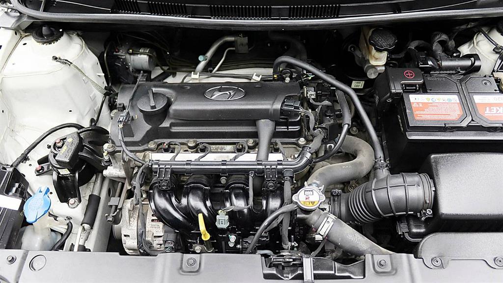 HYUNDAI Accent 2015 Blanco - Importación desde Corea - HF Imports Iquique - Foto 9