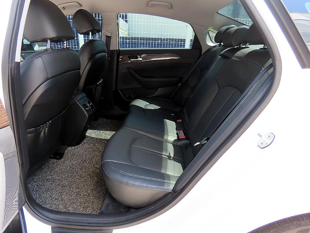 HYUNDAI Sonata - Vista 6