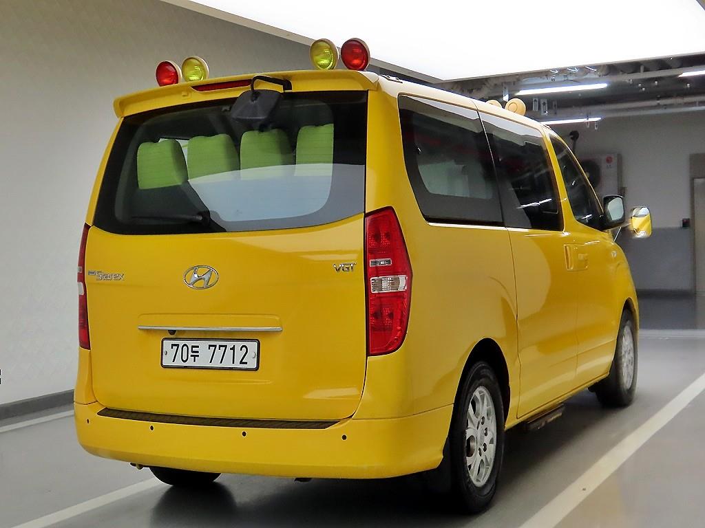 HYUNDAI Starex - Vista 4
