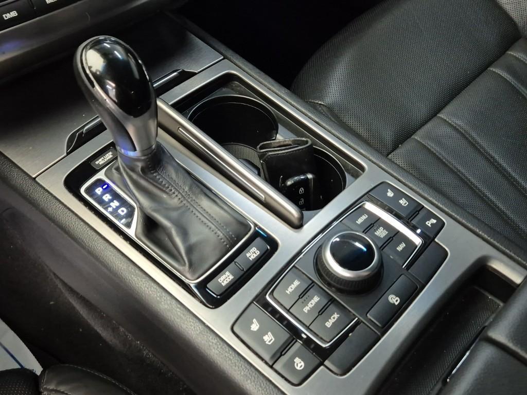 HYUNDAI Genesis - Vista 8