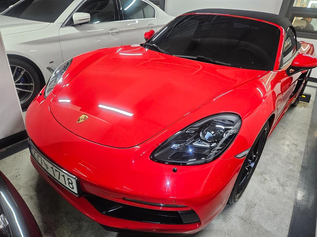 Porsche 718 2024 Rojo - Importación desde Corea - HF Imports Iquique - Foto 1