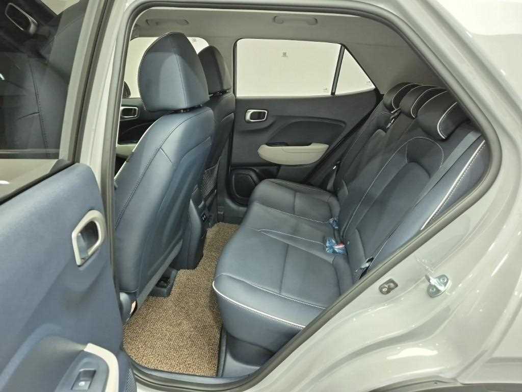 HYUNDAI Venue - Vista 12