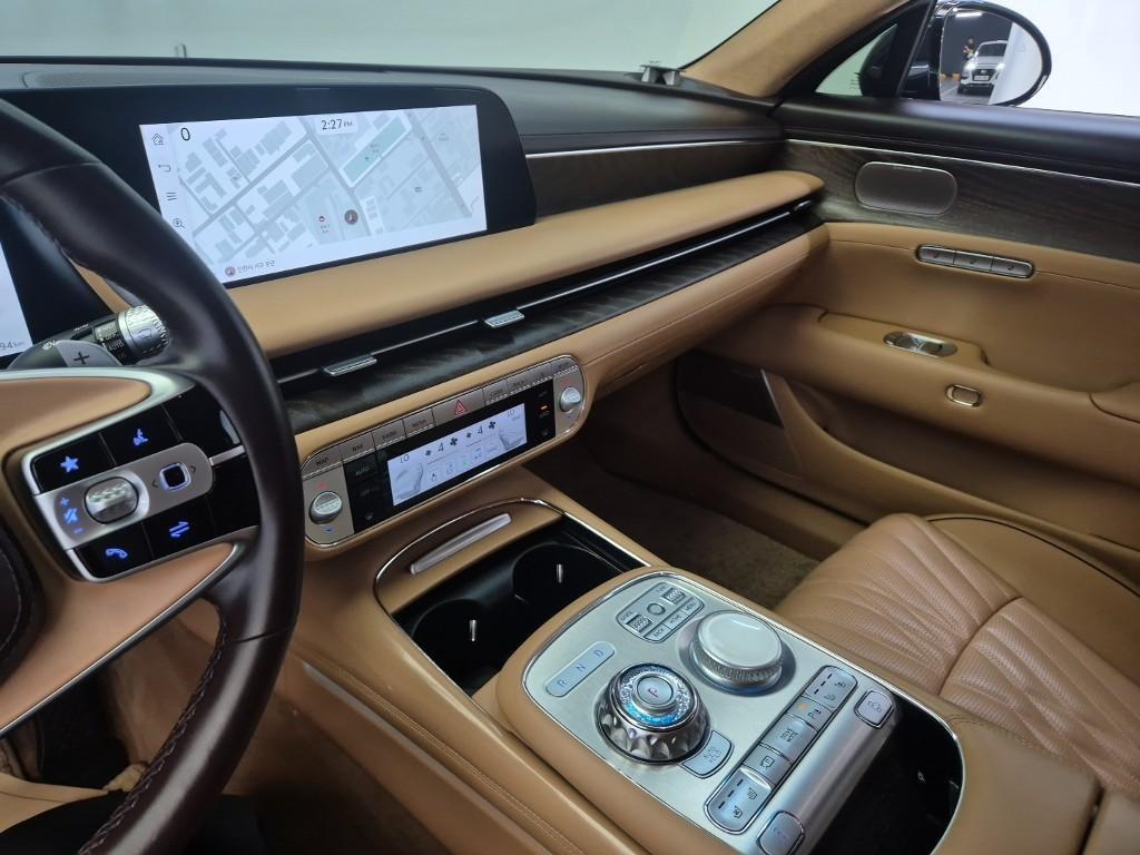 Genesis G90 - Vista 10