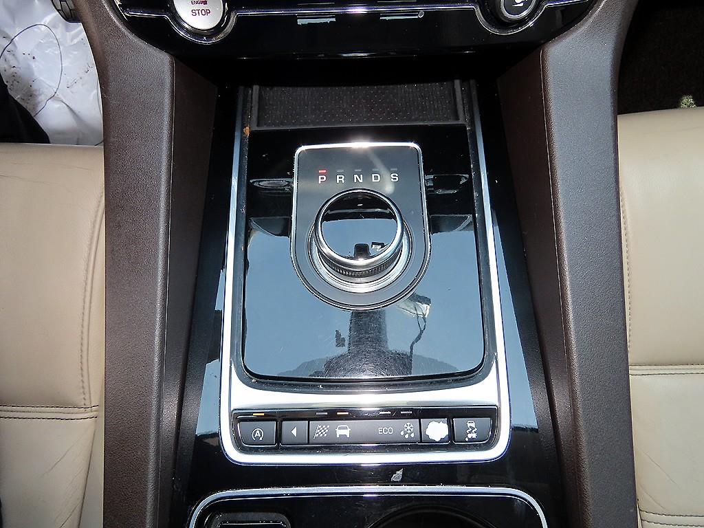 Jaguar F-PACE - Vista 10