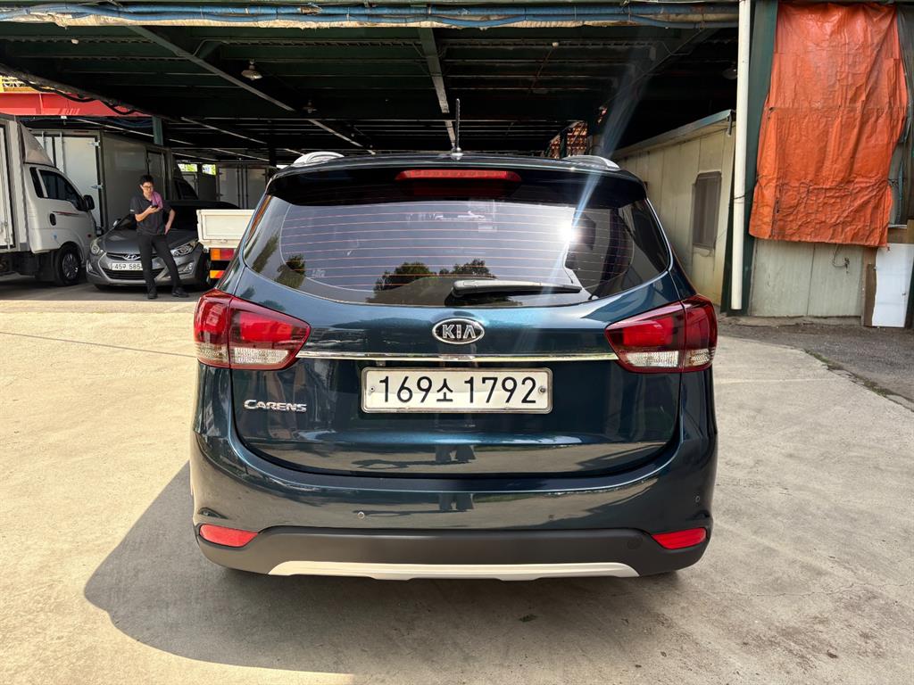 KIA Carens - Vista 4