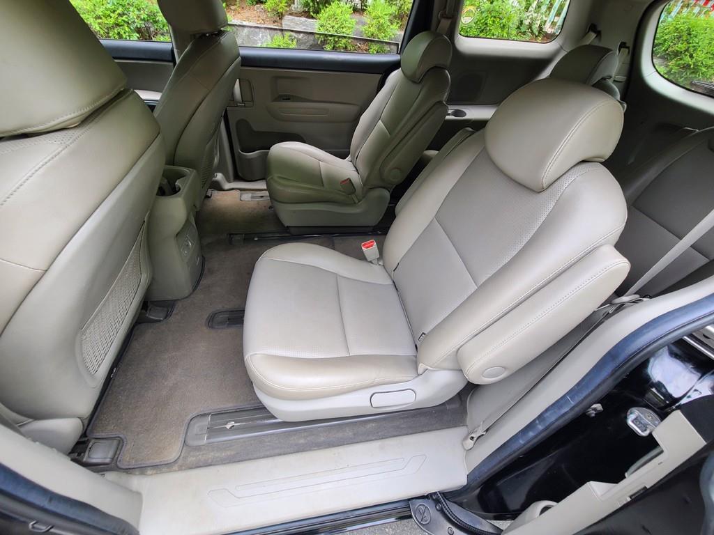 KIA Carnival - Vista 8