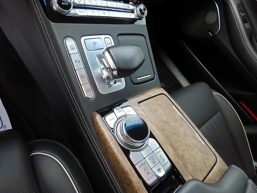 Genesis G90 - Vista 11