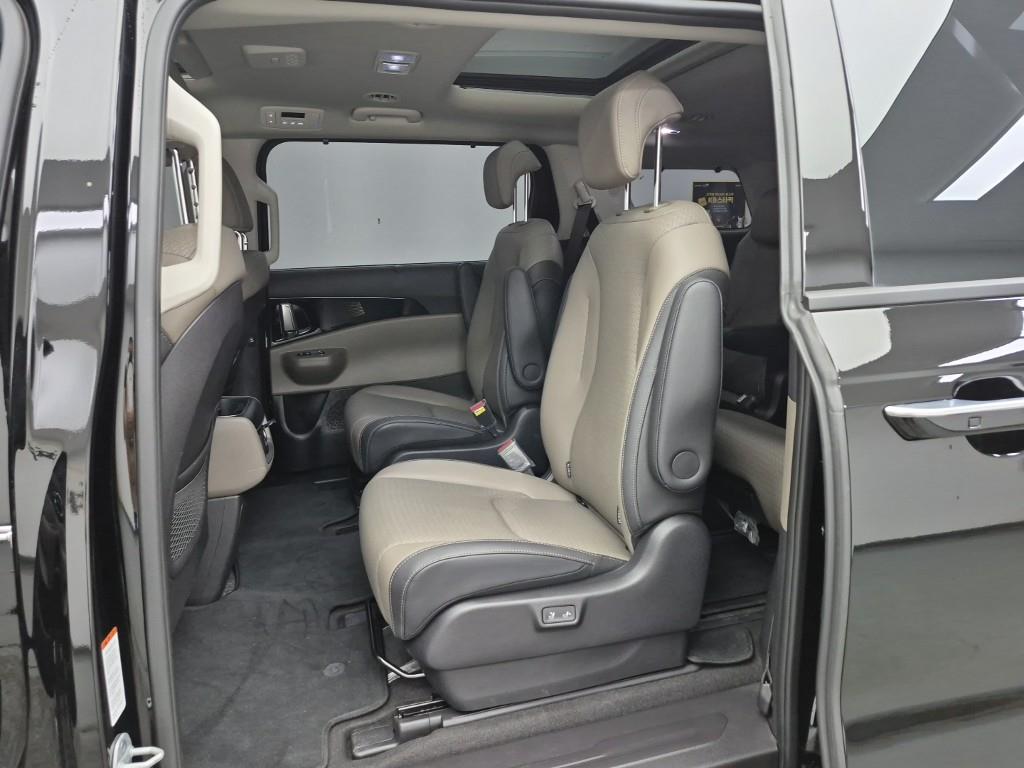 KIA Carnival - Vista 12