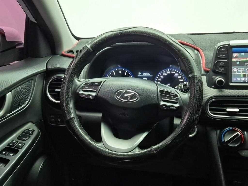 HYUNDAI Kona - Vista 9