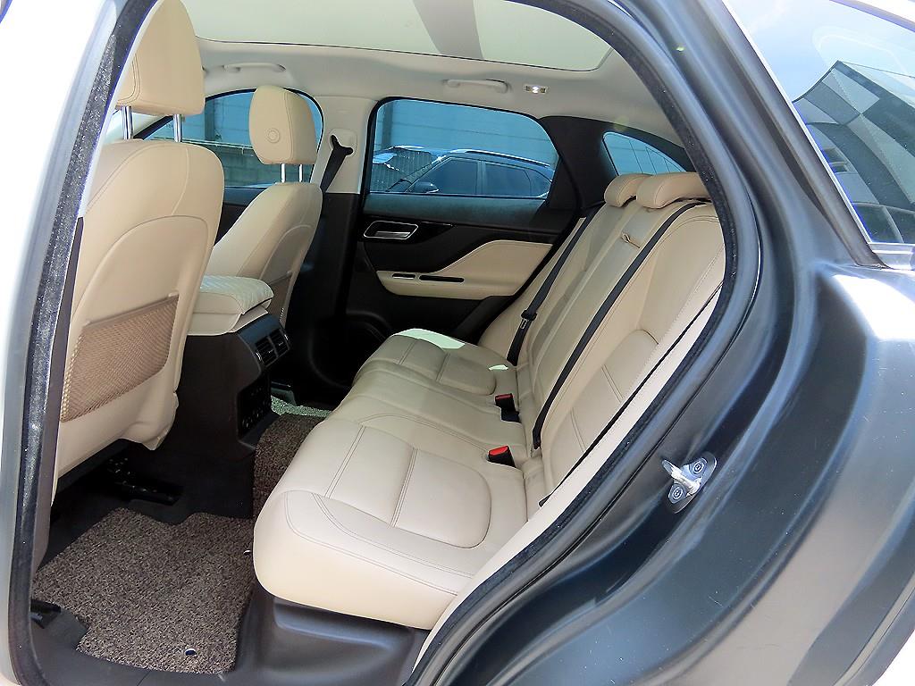 Jaguar F-PACE - Vista 6