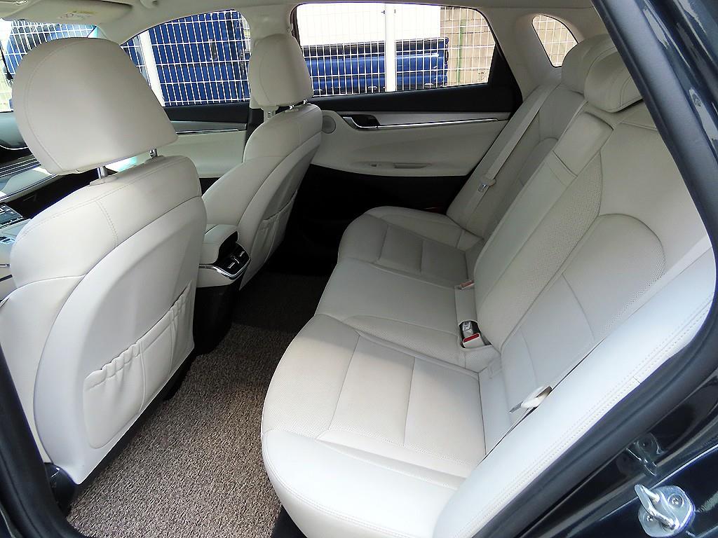 HYUNDAI Grandeur - Vista 6
