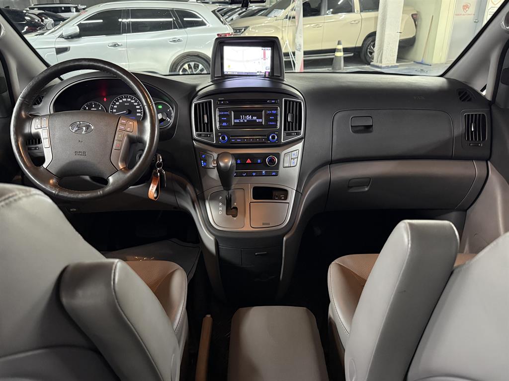 HYUNDAI Starex - Vista 7