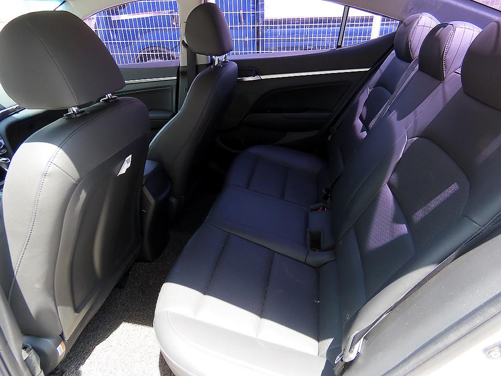 HYUNDAI Avante - Vista 6