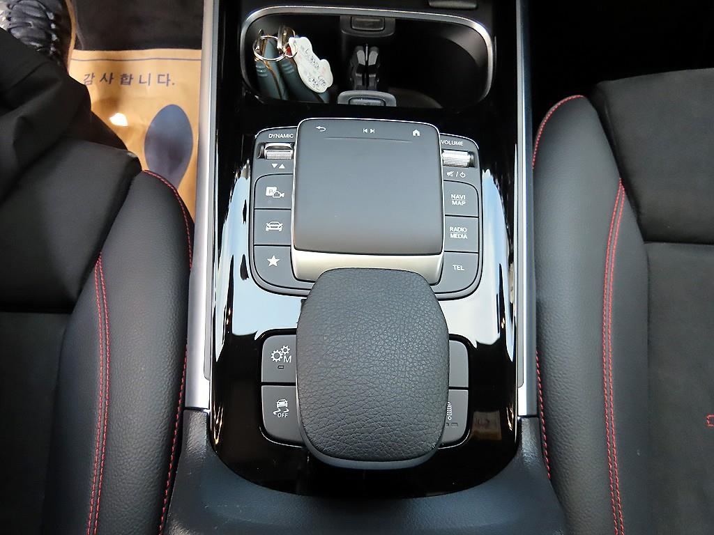Mercedes Benz GLB Class - Vista 12