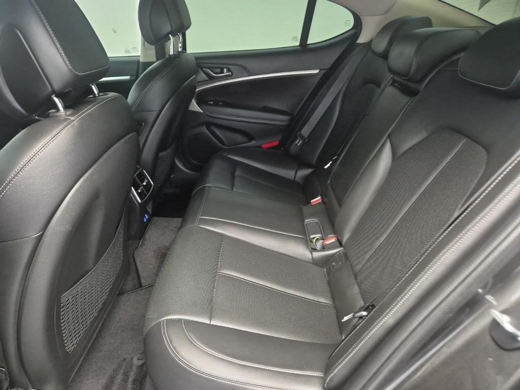 Genesis G70 - Vista 12