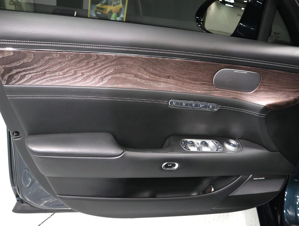 Genesis G90 - Vista 8