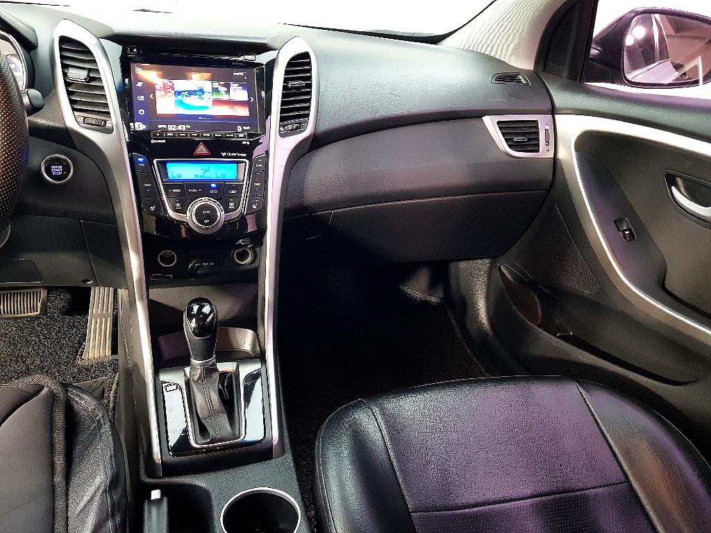 HYUNDAI i30 - Vista 10