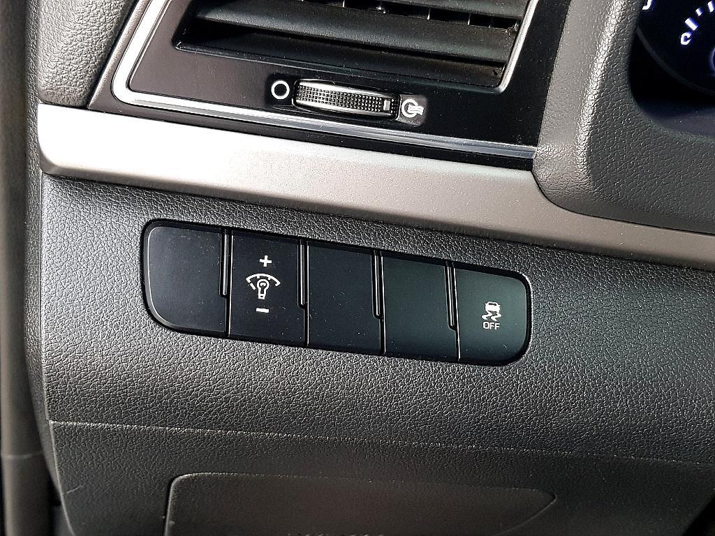 HYUNDAI Avante - Vista 12