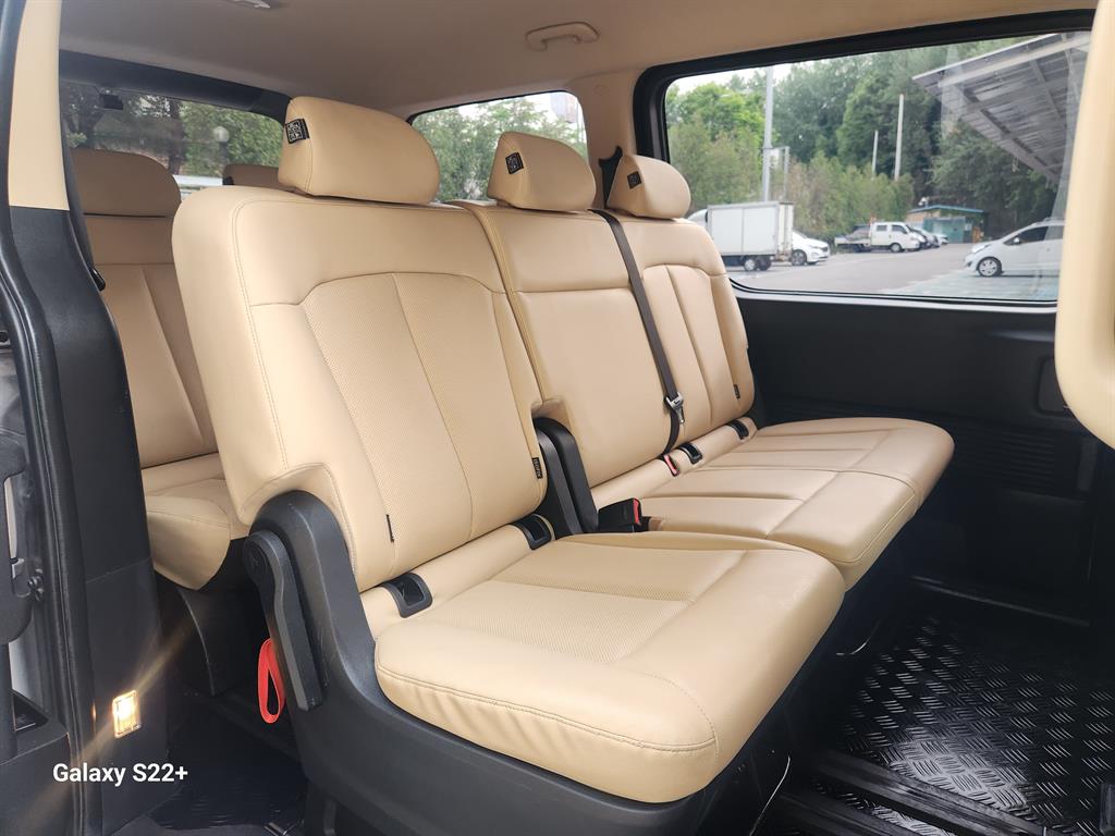 HYUNDAI Staria - Vista 10