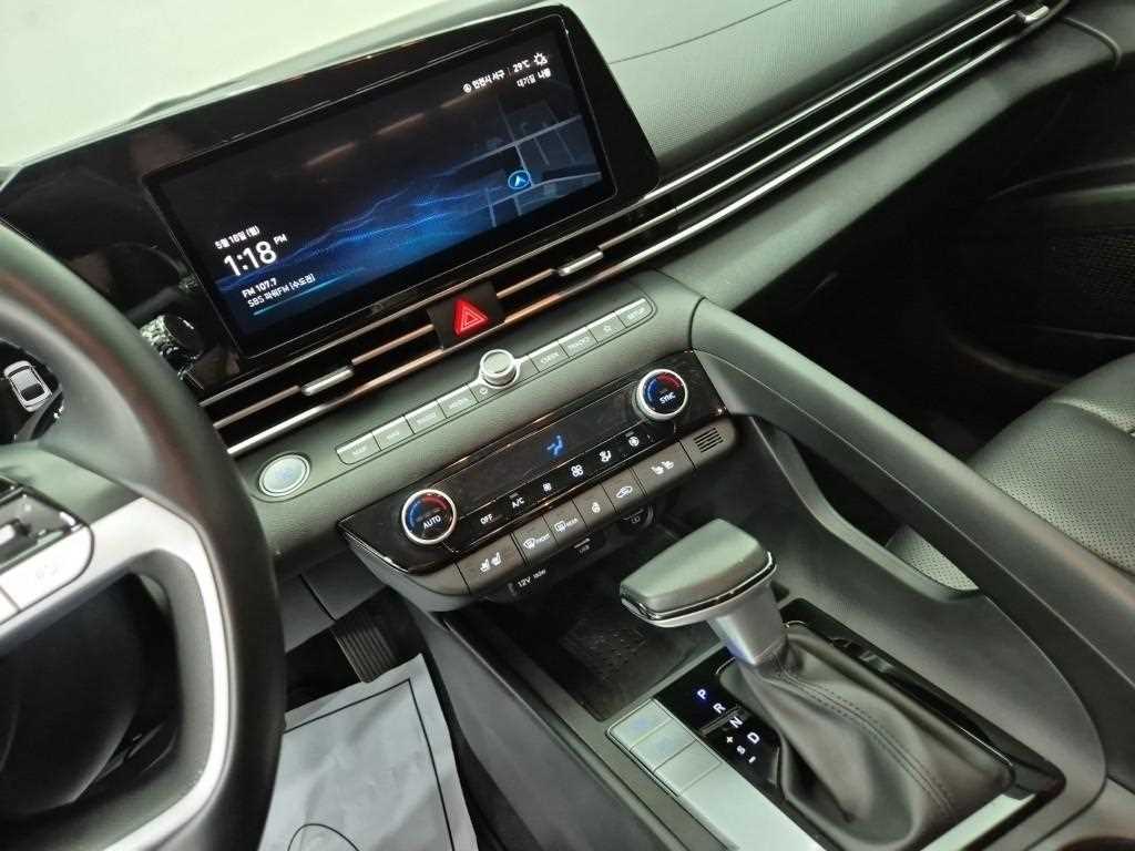 HYUNDAI Avante - Vista 10