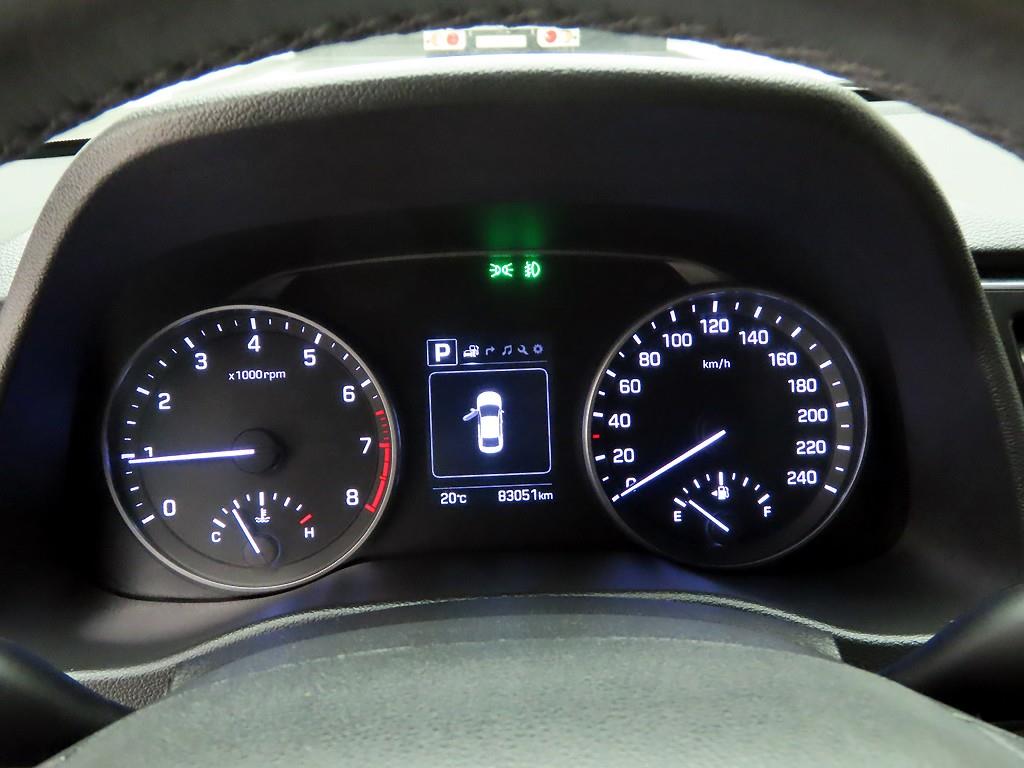 HYUNDAI Avante - Vista 5