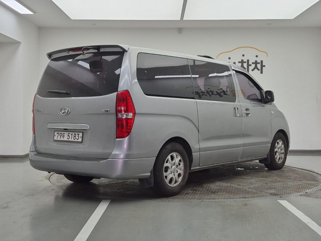 HYUNDAI Starex - Vista 4