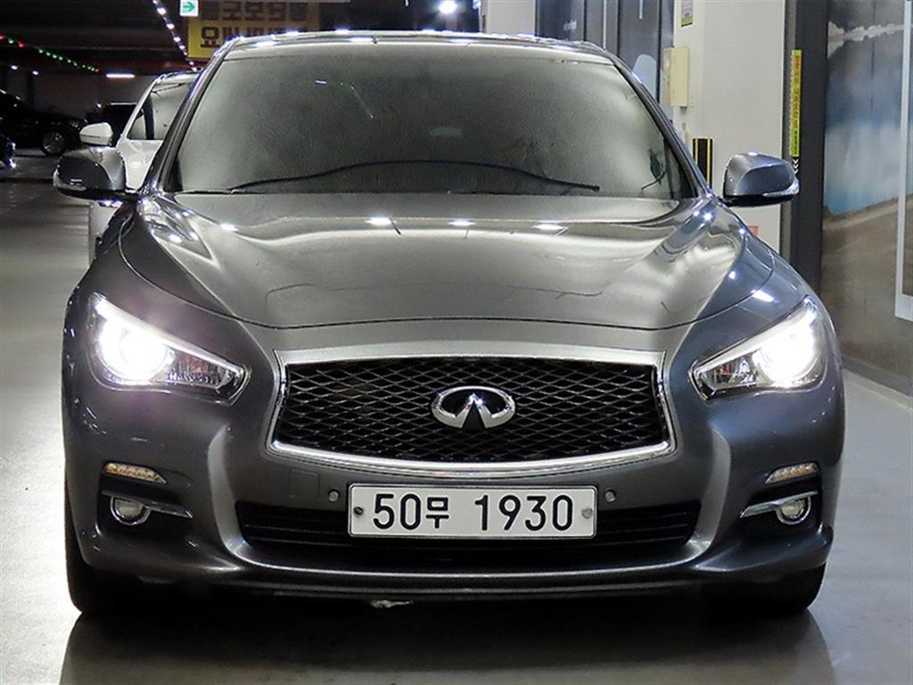 Infiniti Q - Vista 2
