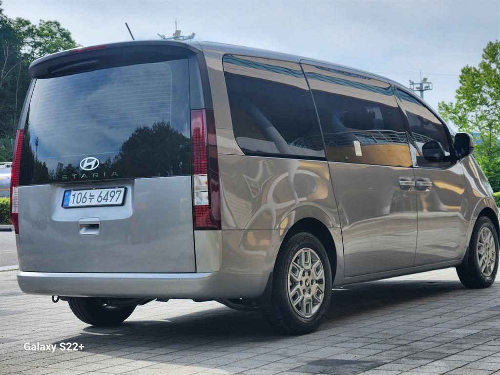 HYUNDAI Staria - Vista 2