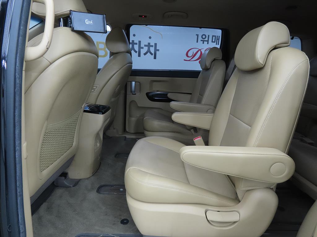 KIA Carnival - Vista 6