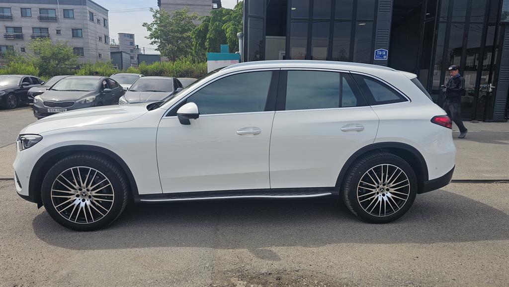 Mercedes Benz GLC Class - Vista 4