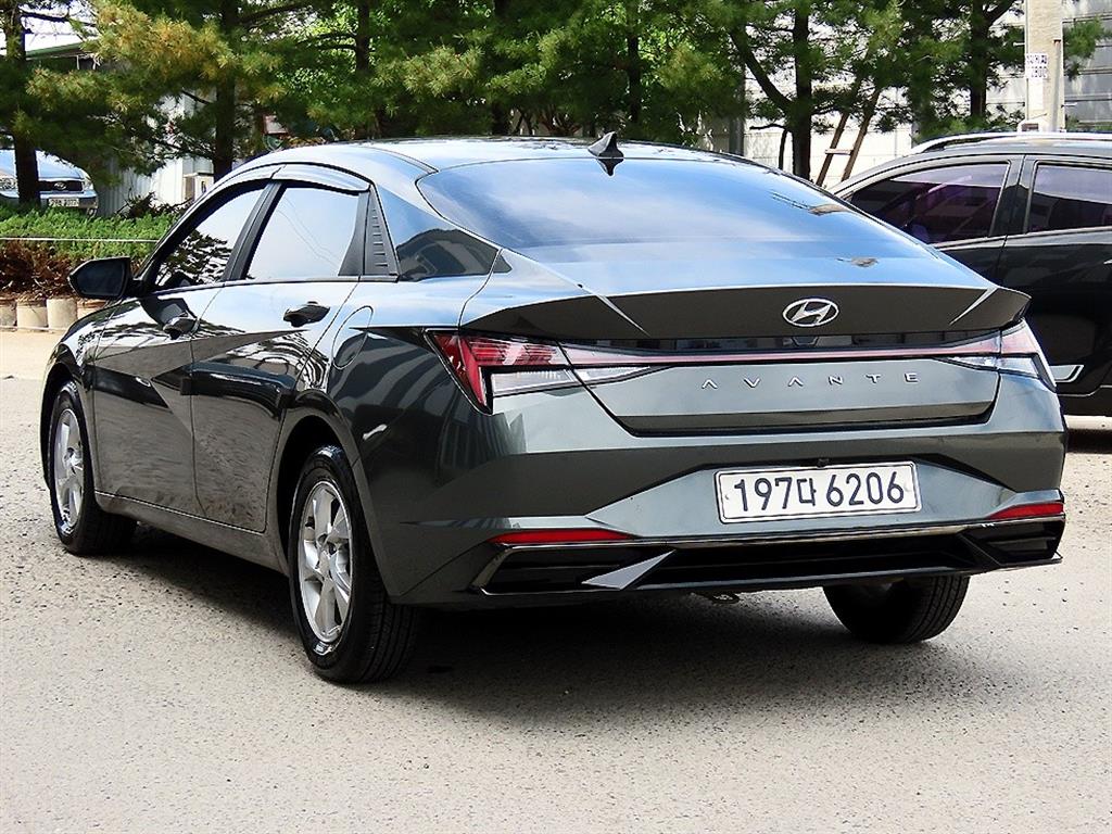HYUNDAI Avante - Vista 3