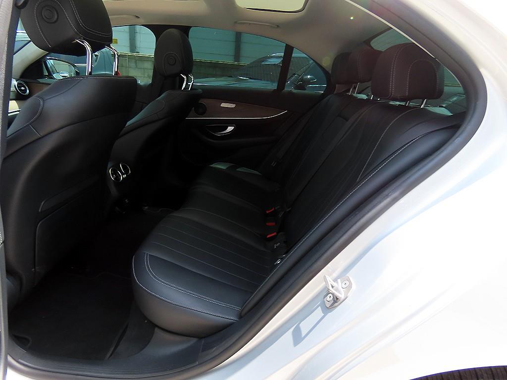 Mercedes Benz E class - Vista 6