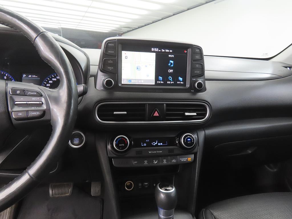 HYUNDAI Kona - Vista 10