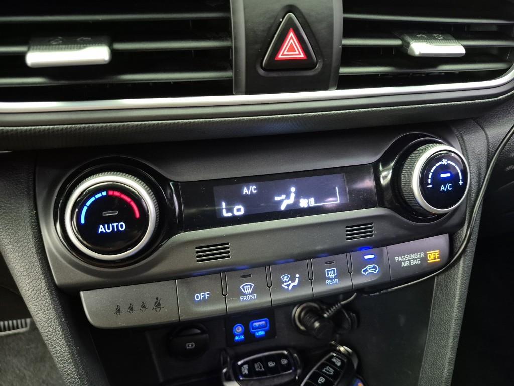 HYUNDAI Kona - Vista 10