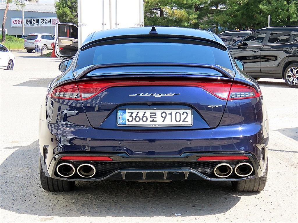 KIA Stinger - Vista 4