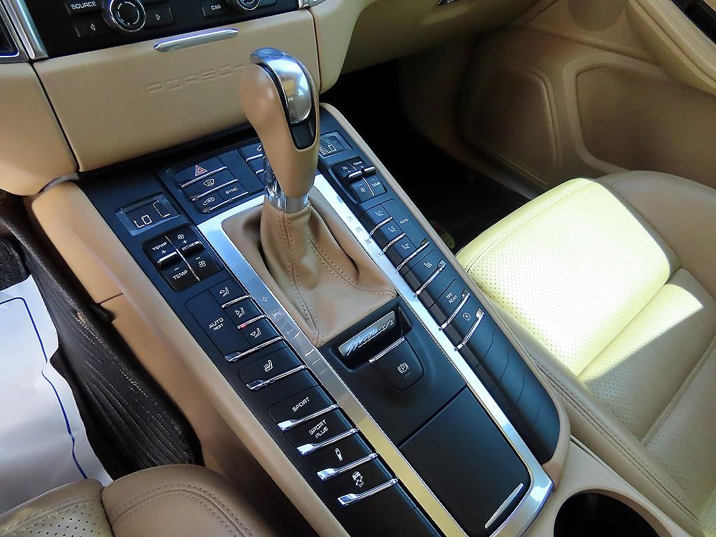 Porsche Macan - Vista 10